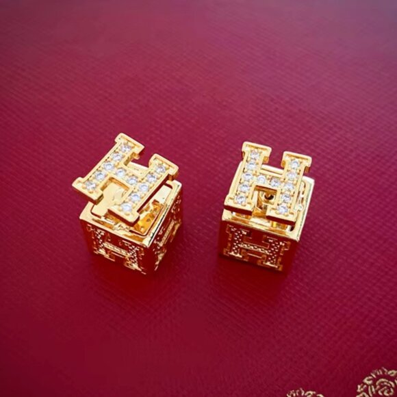 NWT Cubic Square H Letter Stud Earrings - Picture 4 of 4